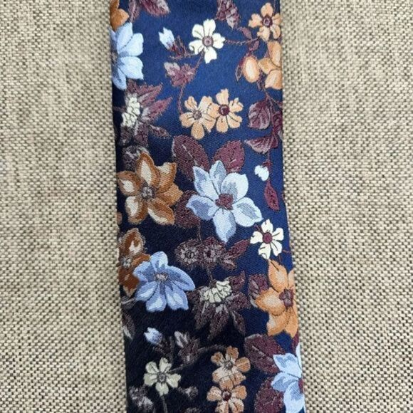 Prestige Menswear Floral Tie - Picture 2 of 3